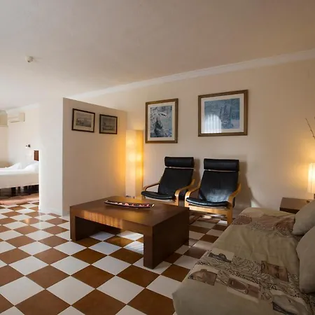 Cal Naudi 4*